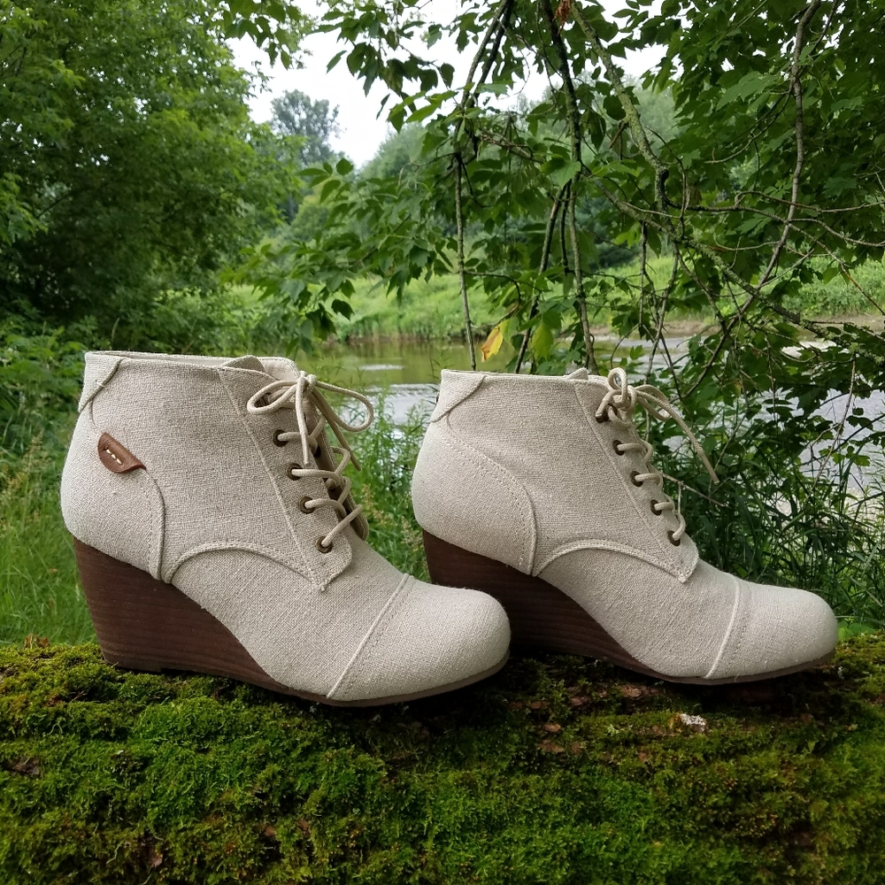 NWT 🎉Host Pick🎉 Chelsee Girl Brand Cream Wedges - Picture 4 of 12
